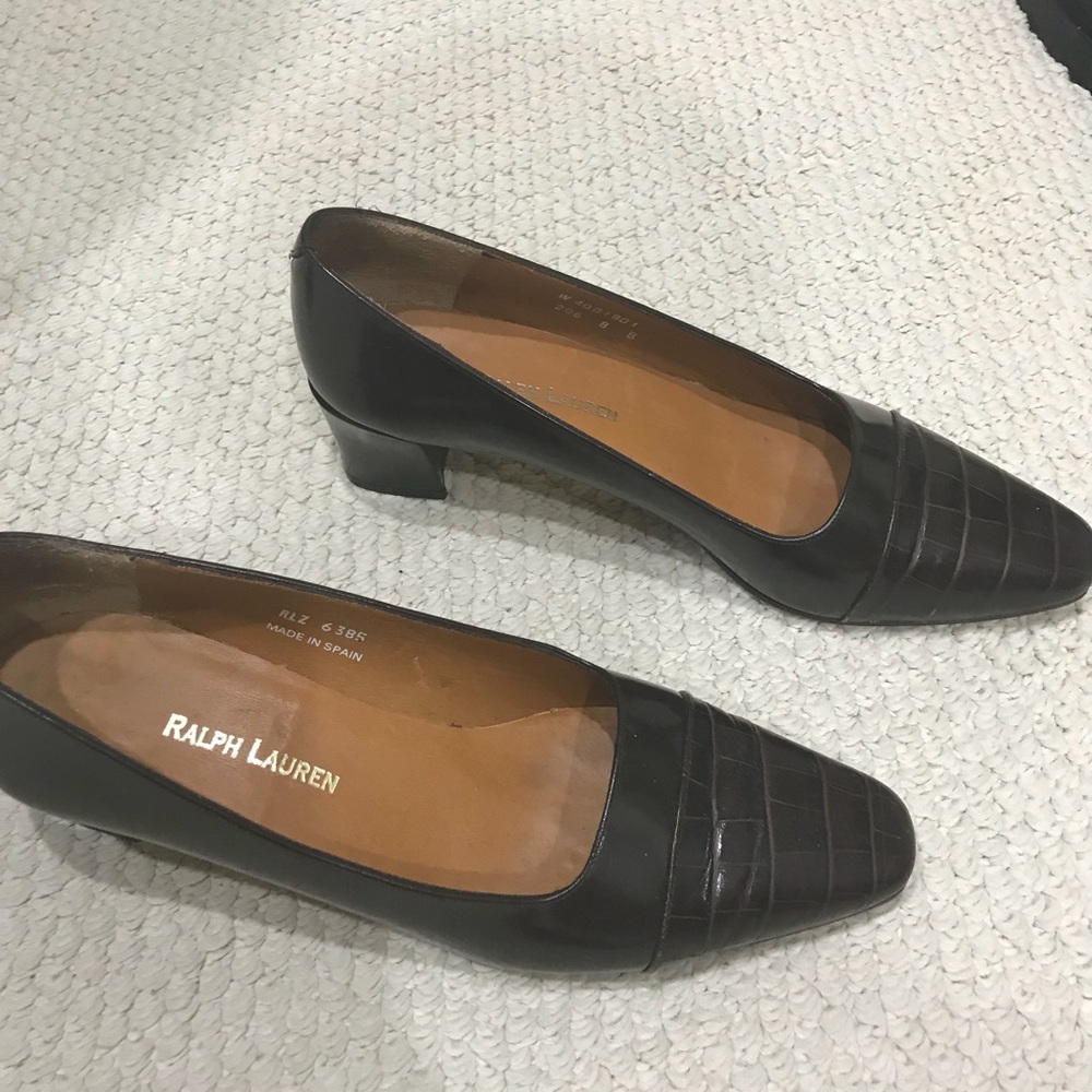 Ralph Lauren low heeled pump